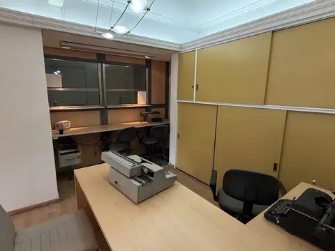 Oficina 4 ambientes con 2 baños