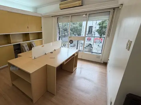 Oficina 4 ambientes con 2 baños