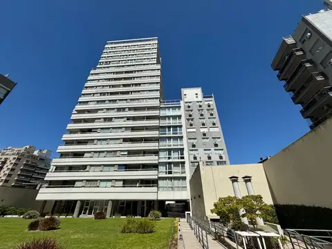 Departamento 2 ambientes con balcón y vista abierta en edificio de categoría. Malvinas Argentinas al 400. Caballito