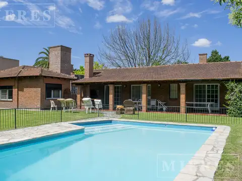 Casa en alquiler anual desarrollada en una sola planta en Los Lagartos CC