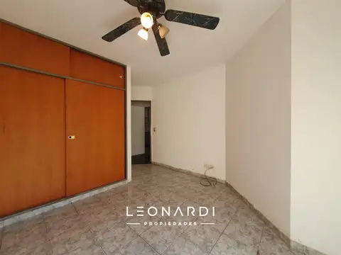 Casa en Alquiler con 3 cocheras