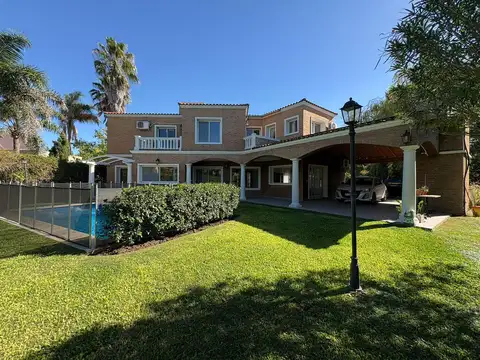 Casa 5 ambientes con 3 baños