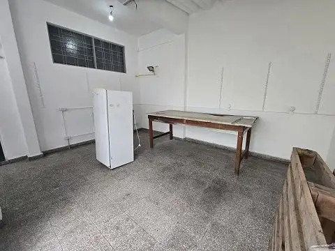 Local en Alquiler en Agronomía, $ 2.500.000