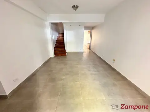 Depto Tipo Casa 4 ambientes con 2 baños