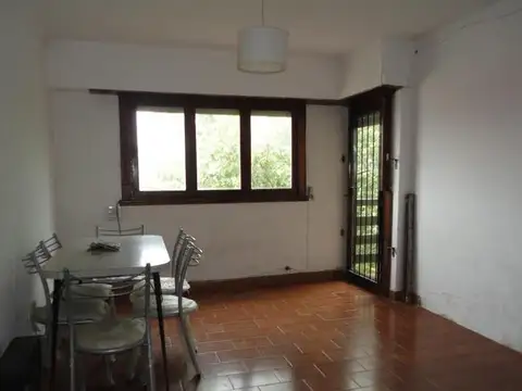 Dpto. 3 ambientes a la calle con balcón