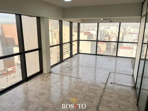 Venta Oficina de Piso Completo con Vista Panorámica en San Nicolás – Edificio Buró Plaza