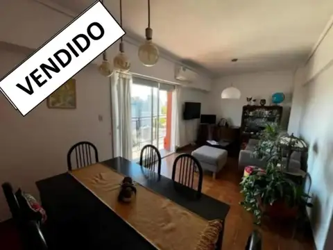 Excelente departamento 3 ambientes al frente c/cochera