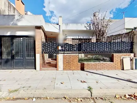 CASA 3 AMBIENTES VENTA FLORESTA + SEGUNDA VIVIENDA