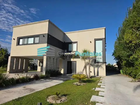 Casa a estrenar en Barrio Lagos de Canning con 4 dormitorios más playroom y piscina