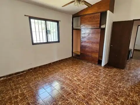 Casa 5 ambientes con 2 baños