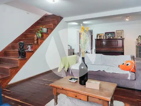 Casa en Venta con 3 cocheras