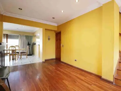 Venta casa multifamiliar c/jardín y salón, Soldati