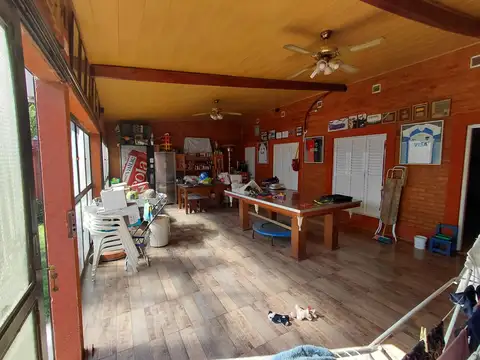 Casa con ambientes grandes y cómodos con pileta