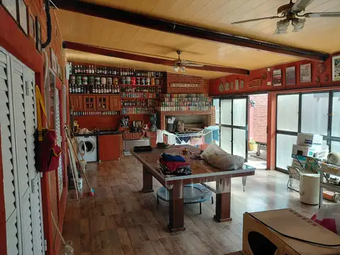 Casa en Venta con 3 cocheras