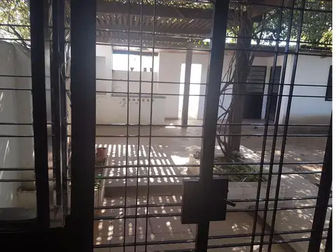 Casa en Alquiler con 1 cochera