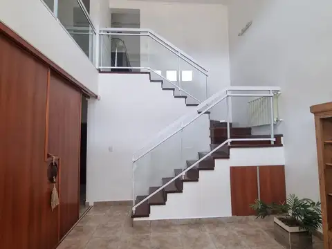 Casa 7 ambientes con 3 baños