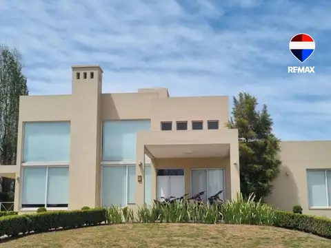 VENTA CASA C/PILETA 3 DORM EL TIPAL