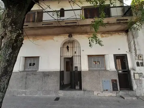 DEPARTAMENTO TIPO CASA AL FRENTE Y EN PRIMER PISO   5 AMBIENTES   CON TERRAZA Y BALCON