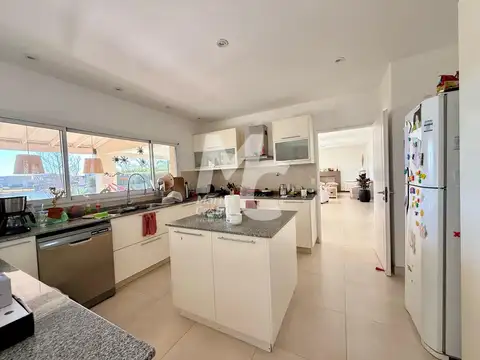 Casa en venta a la laguna en Santa Catalina, Villanueva