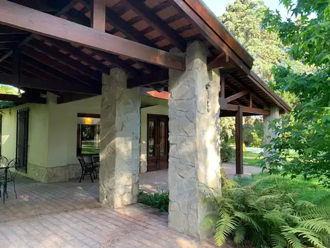 Casa en Venta con 2 cocheras