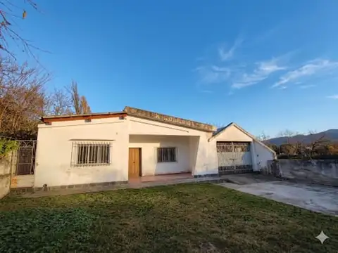 Casa en Alquiler con 1 cochera