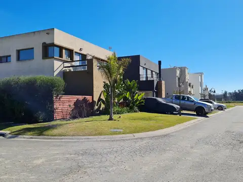 OPORTUNIDAD! Lote Central con una Amarra en Venta en Vila Marina 1 - Villa Nueva