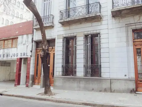 Departamento con balcon y terraza a reciclar en Balvanera!