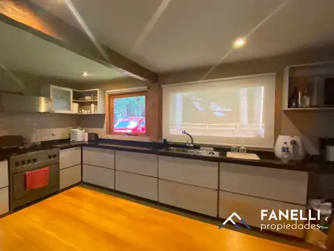 Casa 5 ambientes con 3 baños