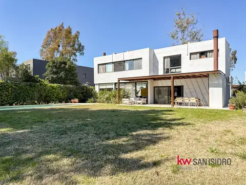 Casa 7 ambientes con 3 baños