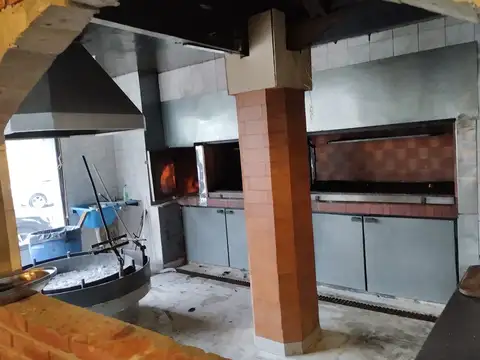 VENTA - PREDIO DE 600 M2 - PARRILLA - RESTO - BAR /  EN FUNCIONAMIENTO-OPORTUNIDAD COMERCIAL