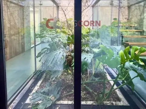 Casa en Venta con 6 cocheras