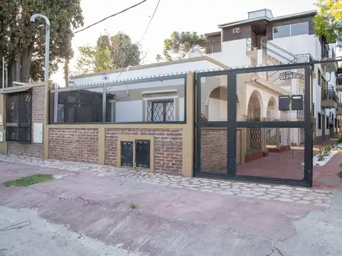 Ayres de Grand Bourg