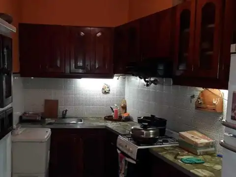 Casa 9 ambientes con 4 baños