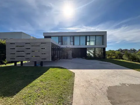 Alquiler · Exclusiva Casa · 3 dormitorios en Suite · Vistas Abiertas · Santa Catalina · Villanueva