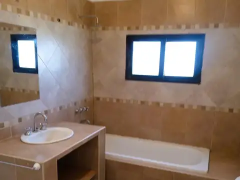 Casa en Alquiler en Funes, $ 1.200.000