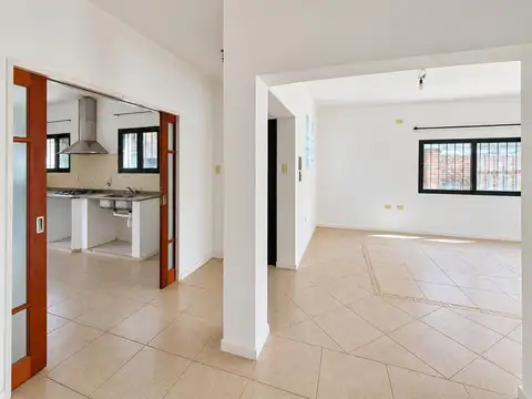 Casa 5 ambientes con 1 baño