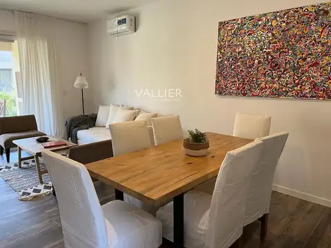 Casa en Alquiler con 1 cochera