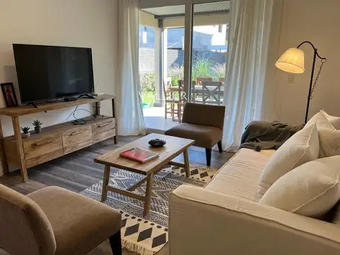 Casa en Alquiler en Saravi Village, USD 1.100