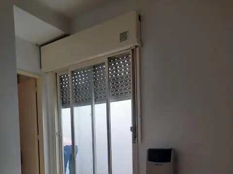 depto de 2 ambientes con patio a pasos de Av Alte Brown