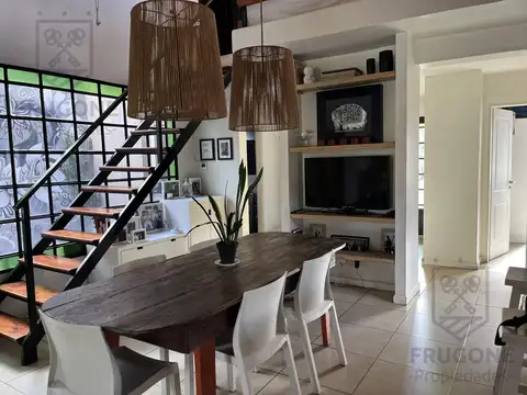 Casa 4 ambientes con 2 baños