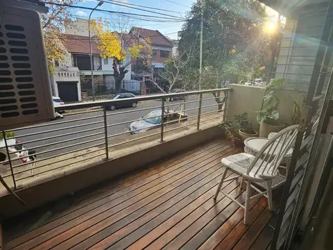 Departamento 3 ambientes al frente con balcón, cochera, sum y parrilla - Agronomia