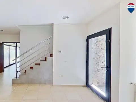 Casa en Venta con 4 cocheras