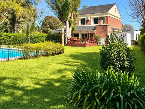 Casa en Alquiler en Abril Club De Campo, USD 2.700
