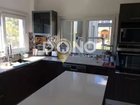 Casa 4 ambientes con 3 baños