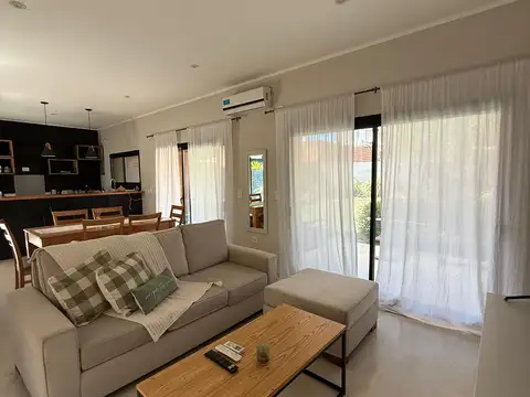 Casa 2 ambientes con 1 baño