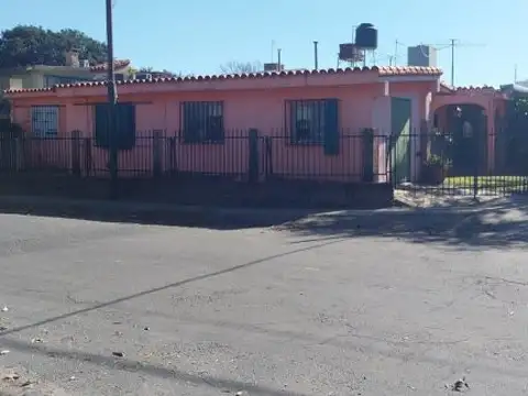 Casa en Venta en Barrio Parque Field, USD 89.000