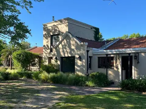 Casa en alquiler permanente 7 ambientes con pileta y lago | Chacras del Molino
