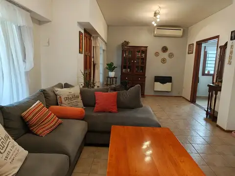 Chalet en Venta 4 dormitorios garage patio Impecable!
