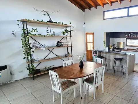 CASA EN VENTA SAN EDUARDO 4 AMBIENTES PILETA