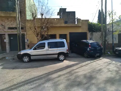 Galpon 312 m2 y Depto 3 ambientes en Planta Alta